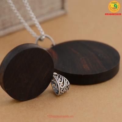 Mặt dây chuyền khắc Om Mani Padme Hum C